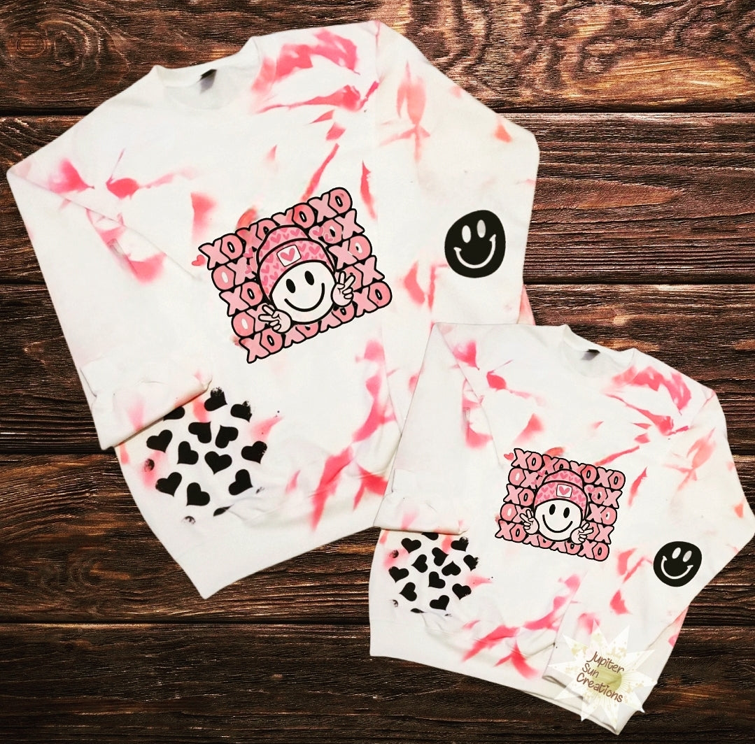 Tye dye mom and mini smiley face peace sign set